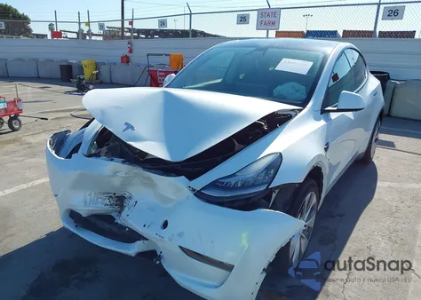 2020 Tesla Model Y Long Range Dual Motor All-Wheel Drive z USA, uszkodzony, nr VIN 5YJYGDEE6LF009429